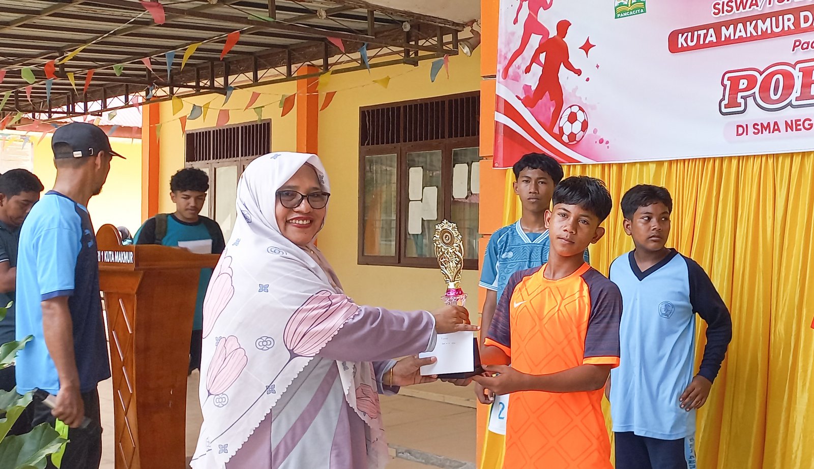 SMPN 3 Kuta Makmur Rebut Gelar Juara 1 Futsal PORSESI SMANSAKU Melalui Drama Penalti