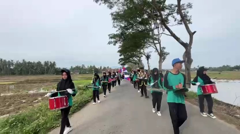 Drumband SMAN 1 Kuta Makmur Meriahkan Jalan Santa dan Donor Darah. Kepala Sekolah Beri Apresiasi  
